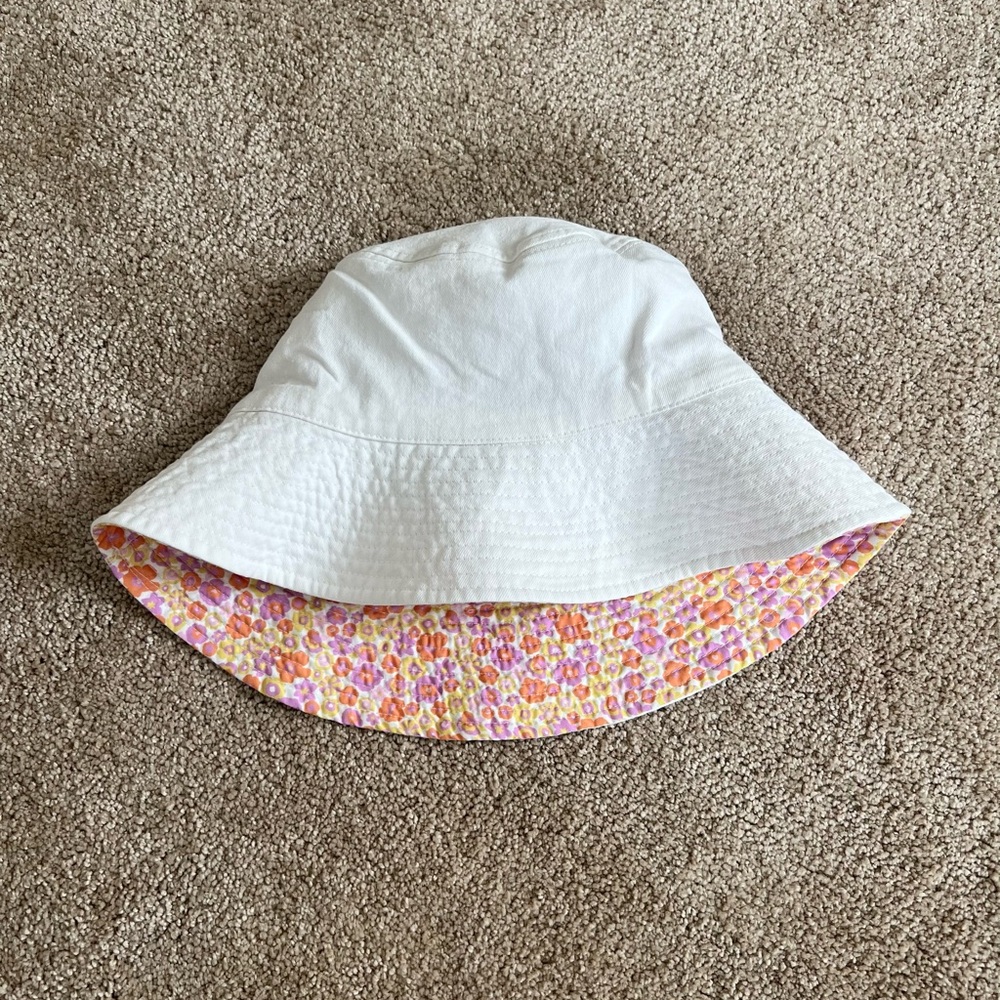 Stradivarius Reversible Bucket Hat Floral/White